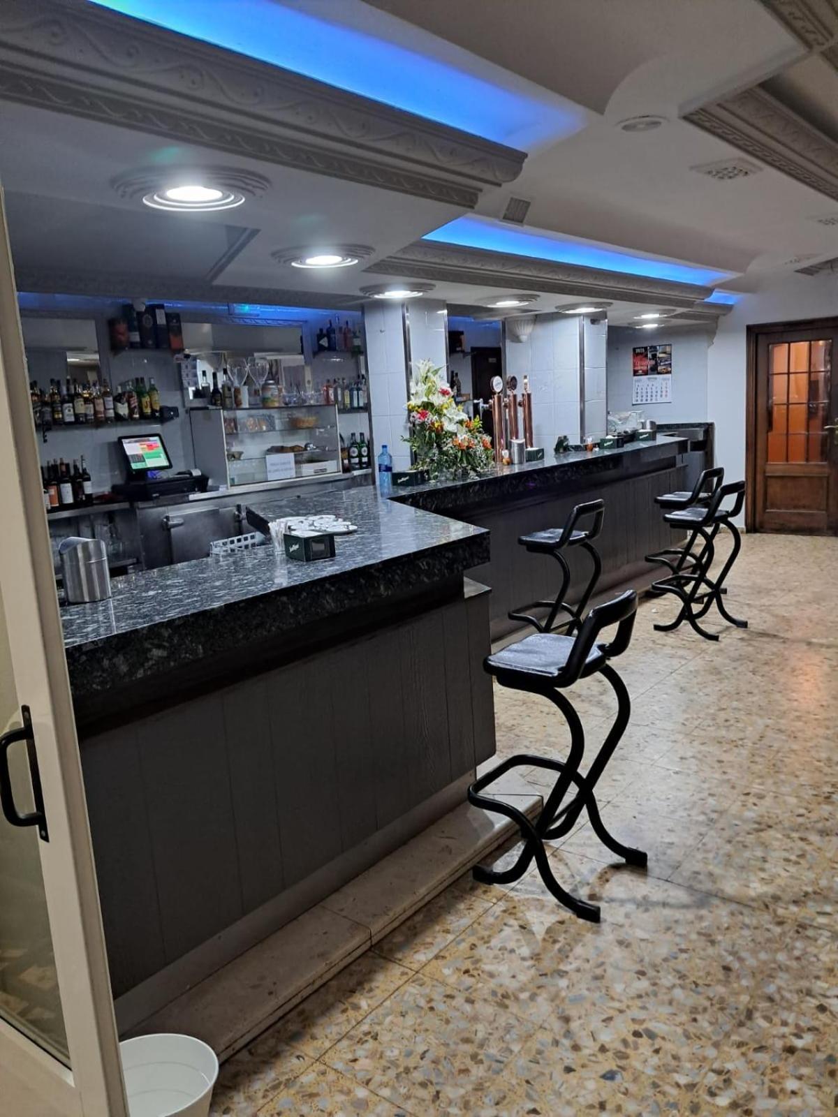 Hostal San Miguel Villalobar Bagian luar foto