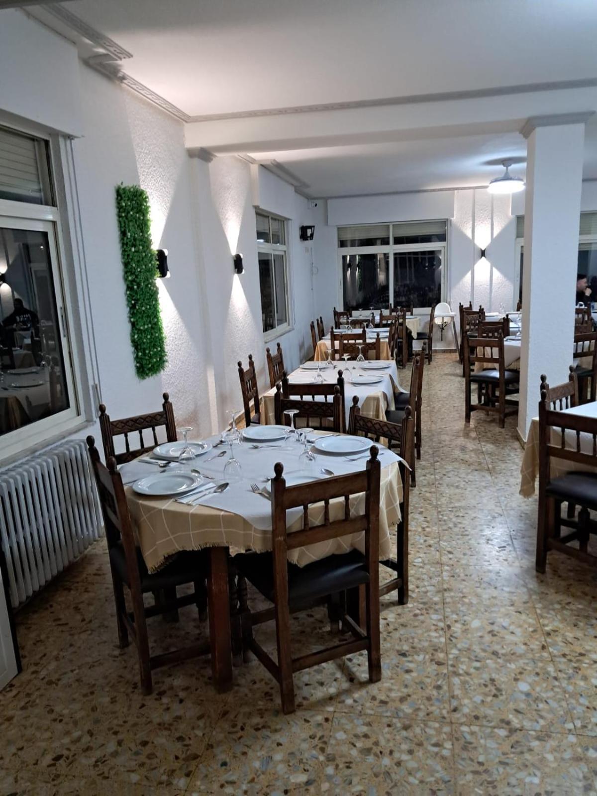 Hostal San Miguel Villalobar Bagian luar foto