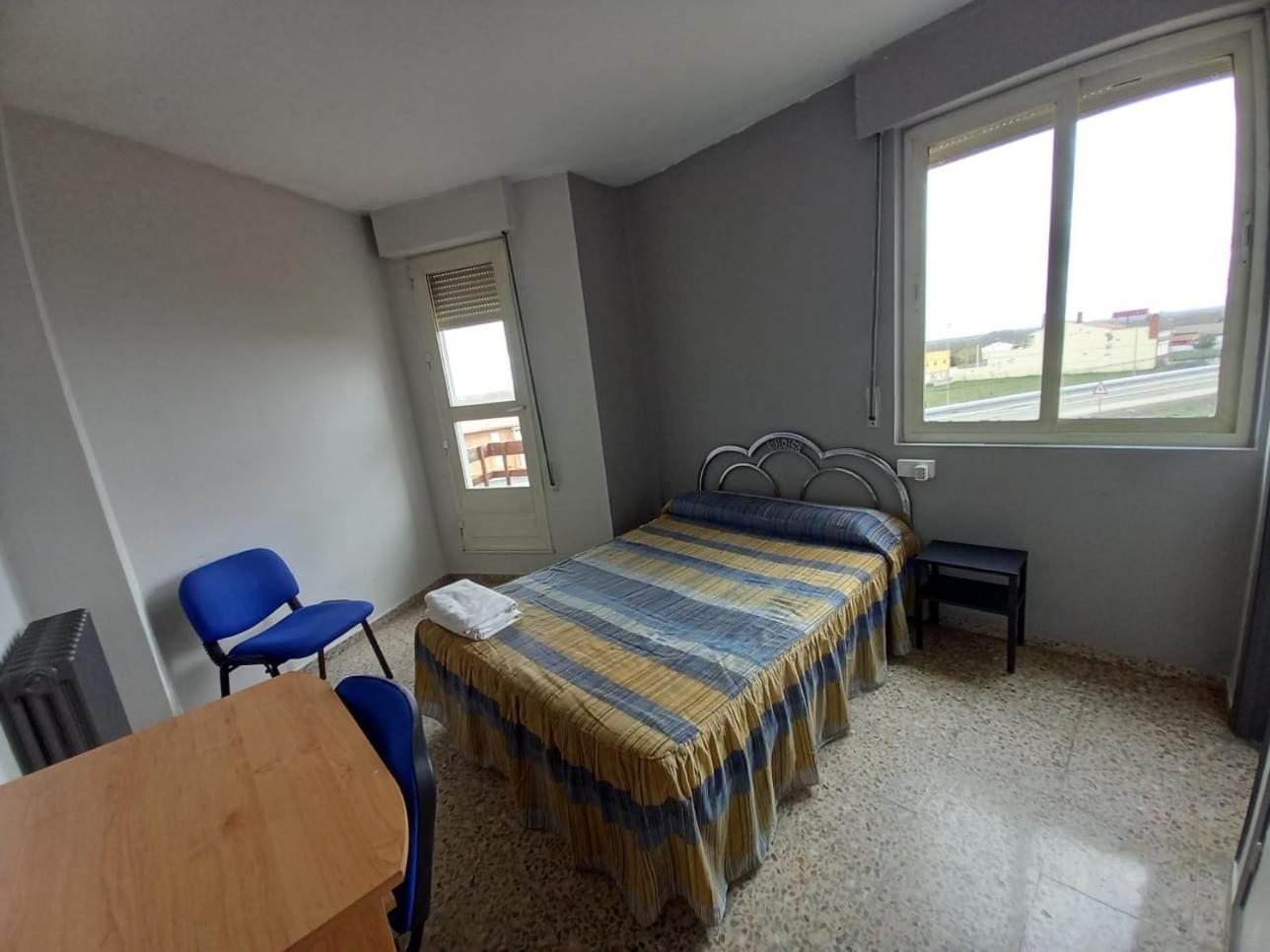Hostal San Miguel Villalobar Bagian luar foto