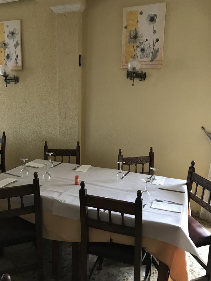 Hostal San Miguel Villalobar Bagian luar foto