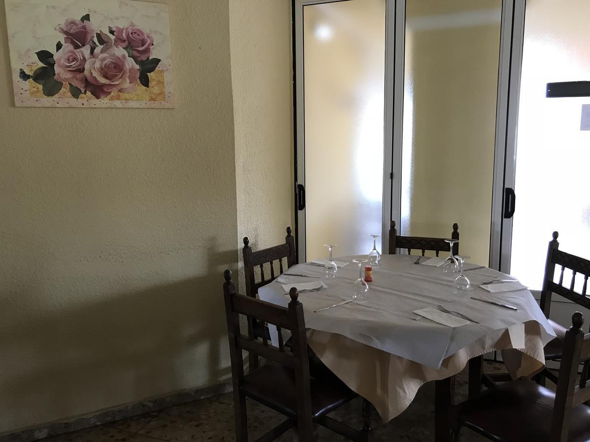 Hostal San Miguel Villalobar Bagian luar foto