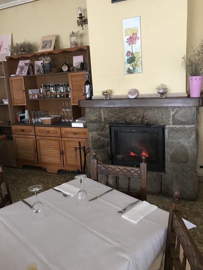 Hostal San Miguel Villalobar Bagian luar foto