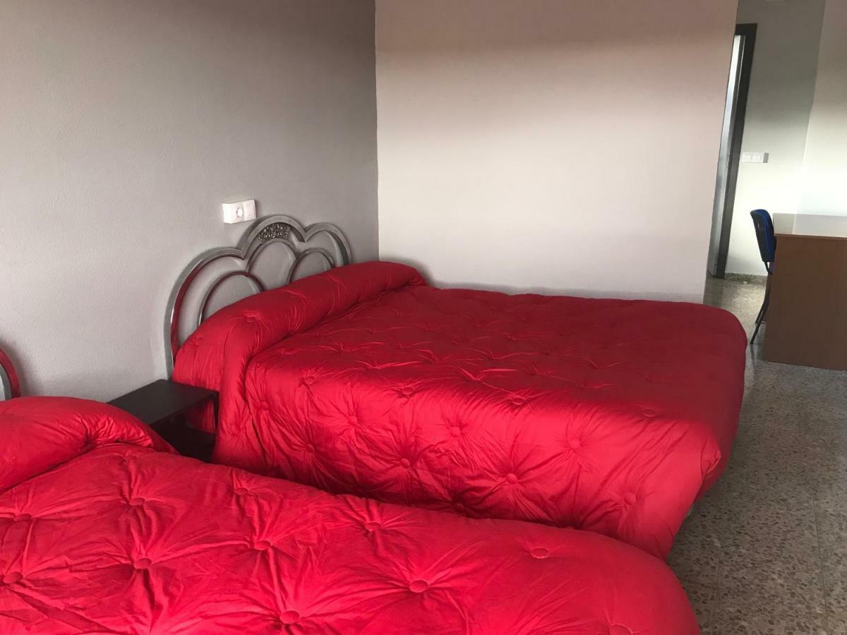 Hostal San Miguel Villalobar Bagian luar foto