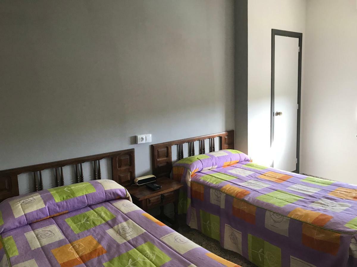 Hostal San Miguel Villalobar Bagian luar foto